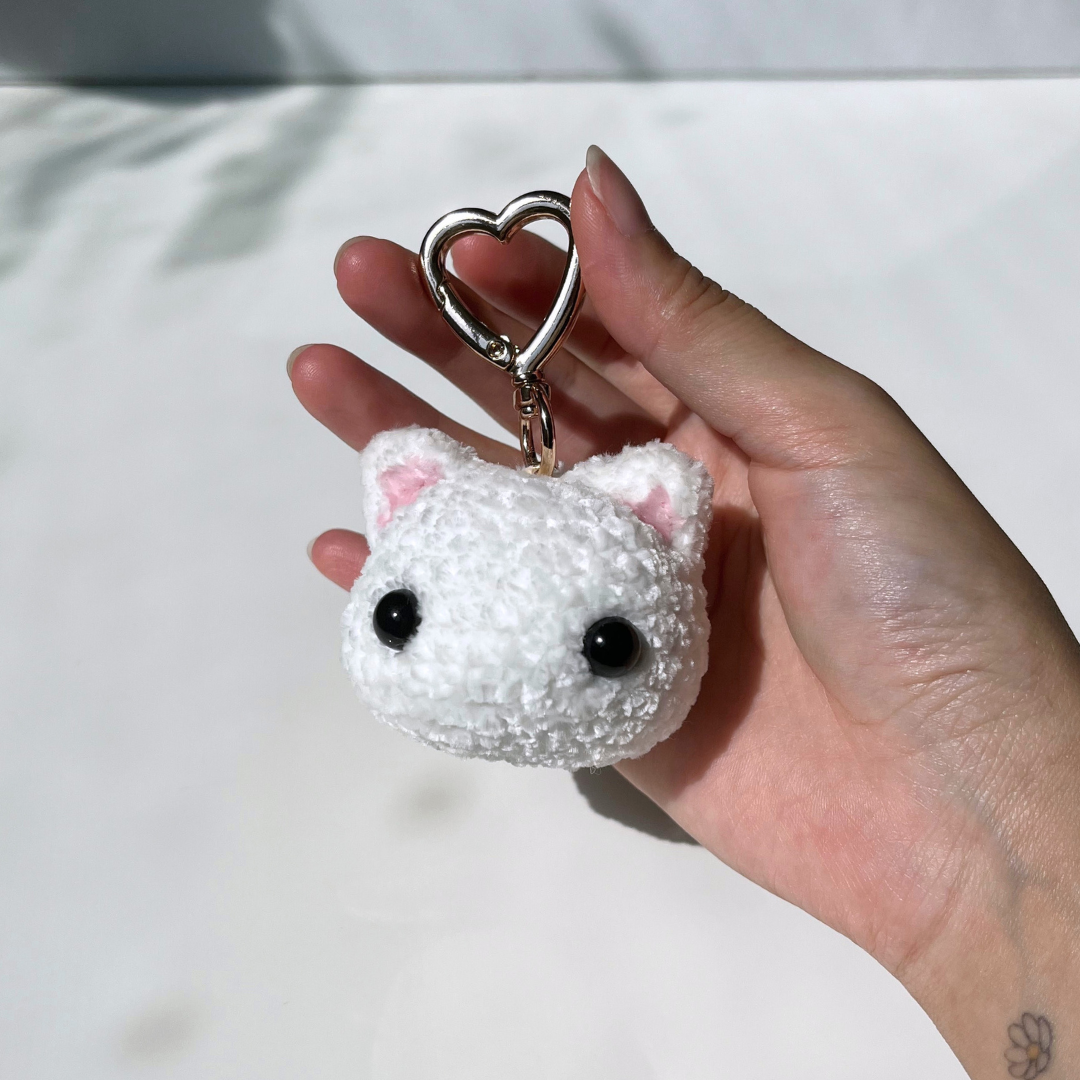 White Cat - Keychain