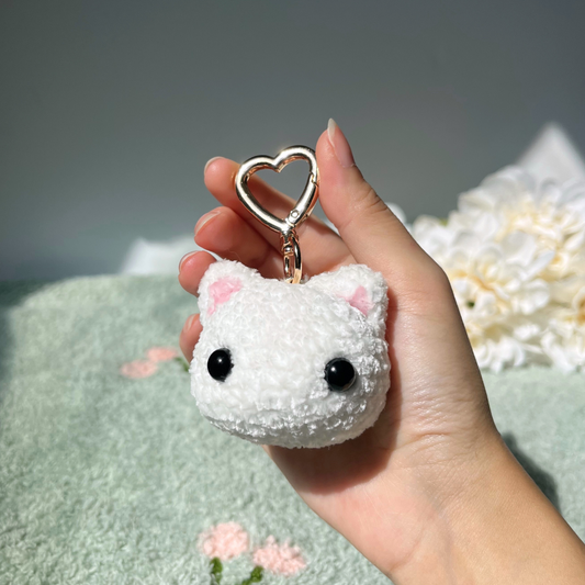 White Cat - Keychain